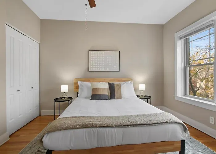 Апартаменты Perfect 3br In With Wifi & Laundry - Touhy 3n Чикаго