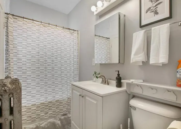 Апартаменты Perfect 3br In With Wifi & Laundry - Touhy 3n